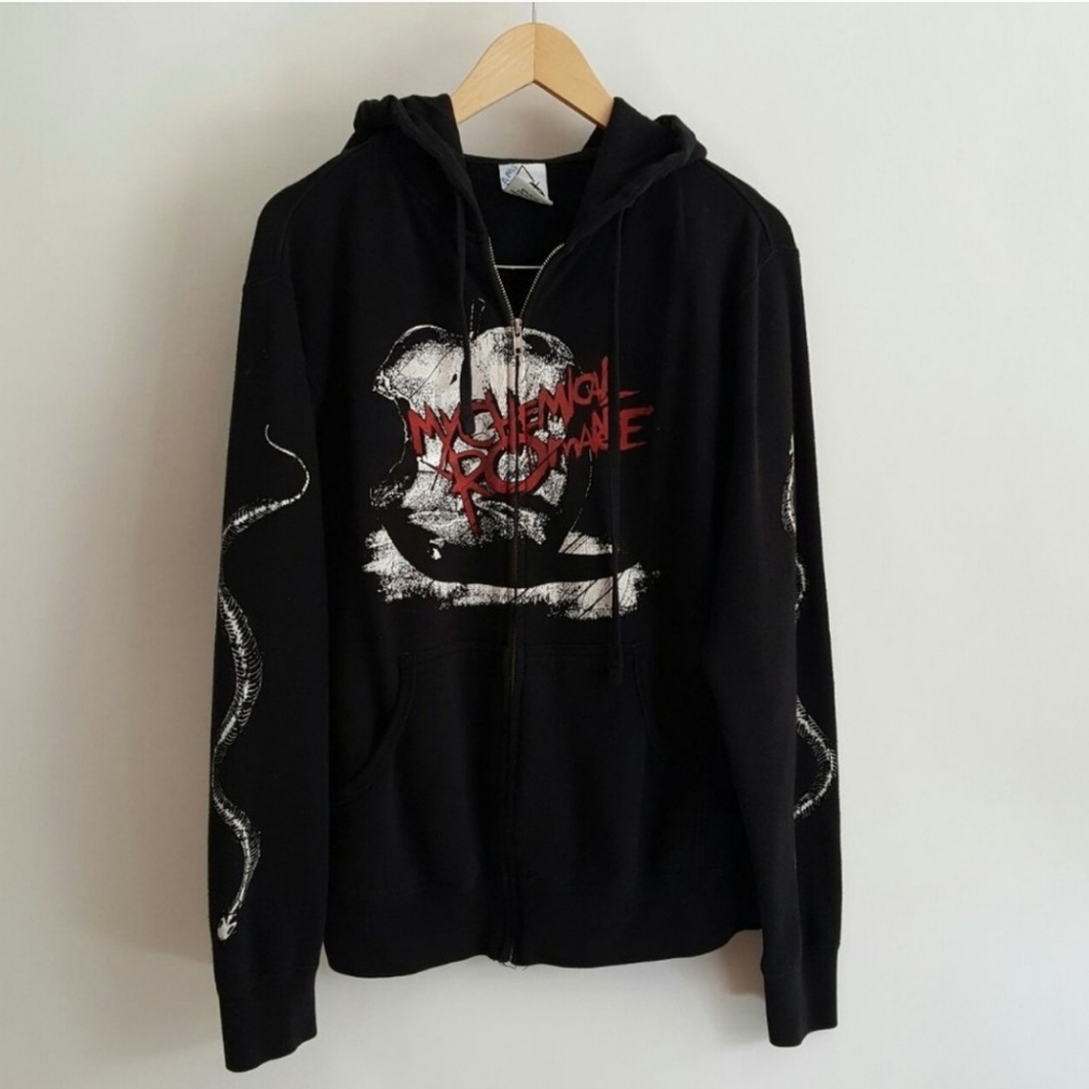 ISO!!!! (I AM NOT SELLING!) Any of these My Chemical Romance items